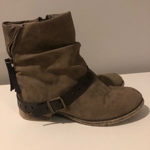 Fashionable boots